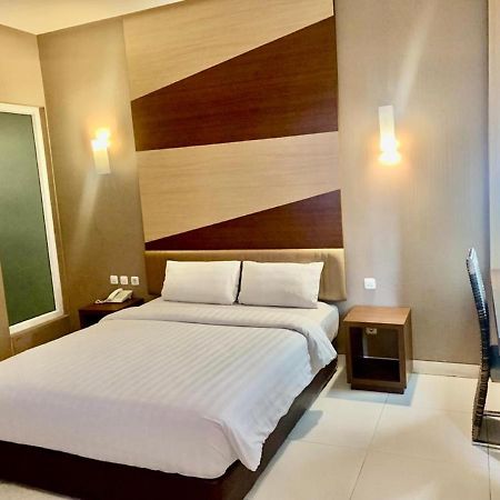 Lynt Hotel Jakarta Exterior photo
