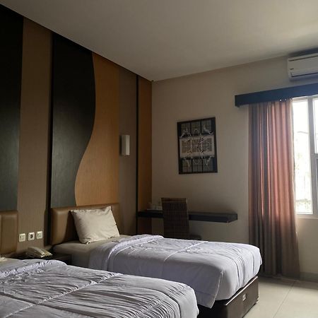 Lynt Hotel Jakarta Exterior photo