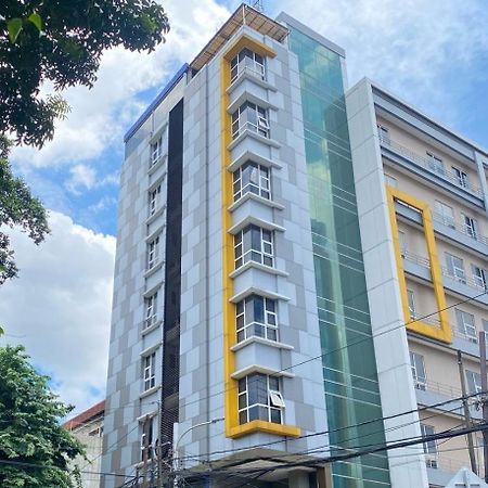 Lynt Hotel Jakarta Exterior photo