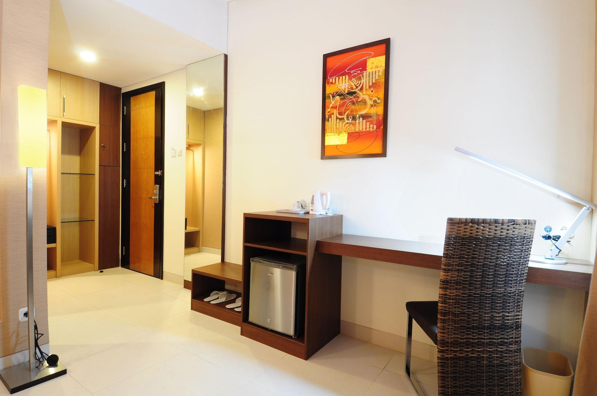 Lynt Hotel Jakarta Exterior photo