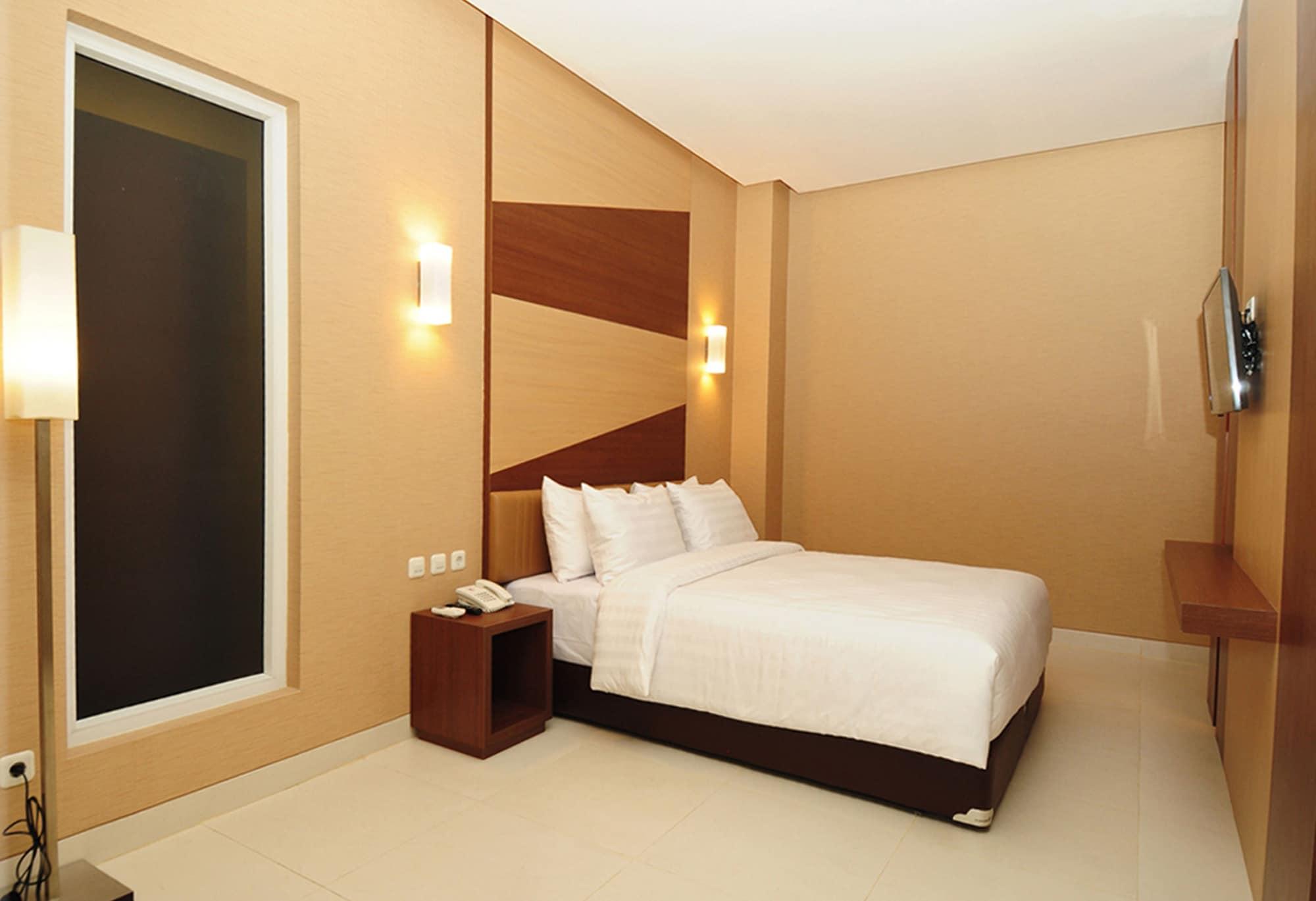 Lynt Hotel Jakarta Exterior photo