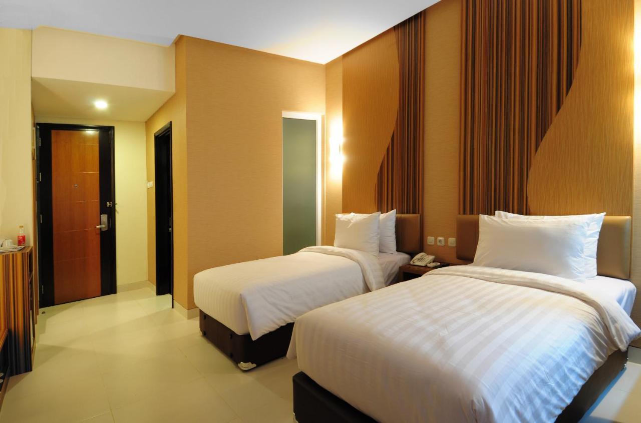Lynt Hotel Jakarta Exterior photo