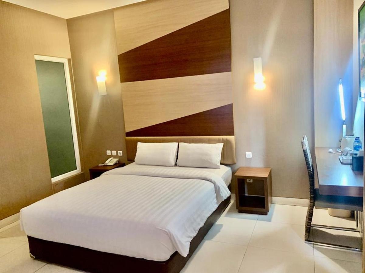 Lynt Hotel Jakarta Exterior photo
