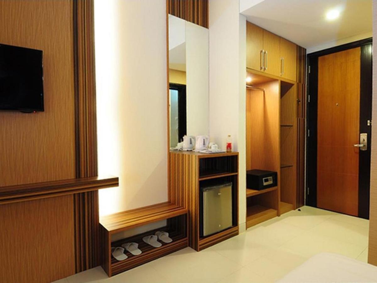Lynt Hotel Jakarta Exterior photo