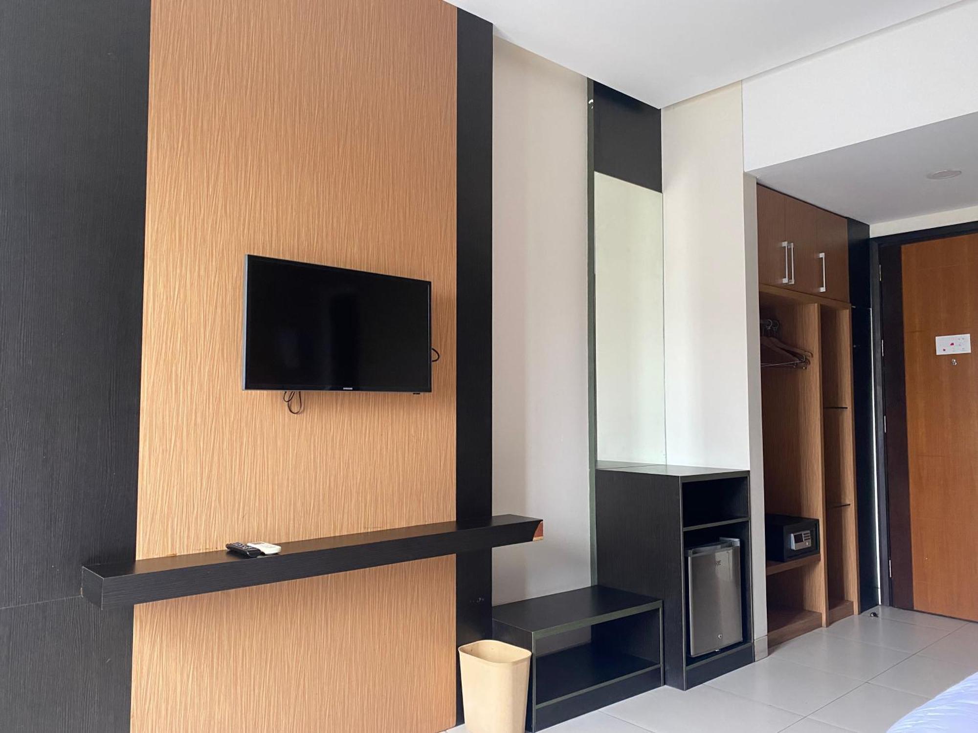 Lynt Hotel Jakarta Exterior photo