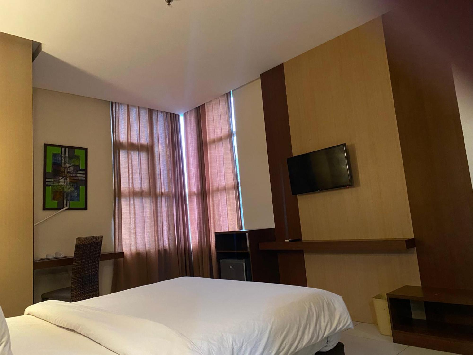 Lynt Hotel Jakarta Exterior photo