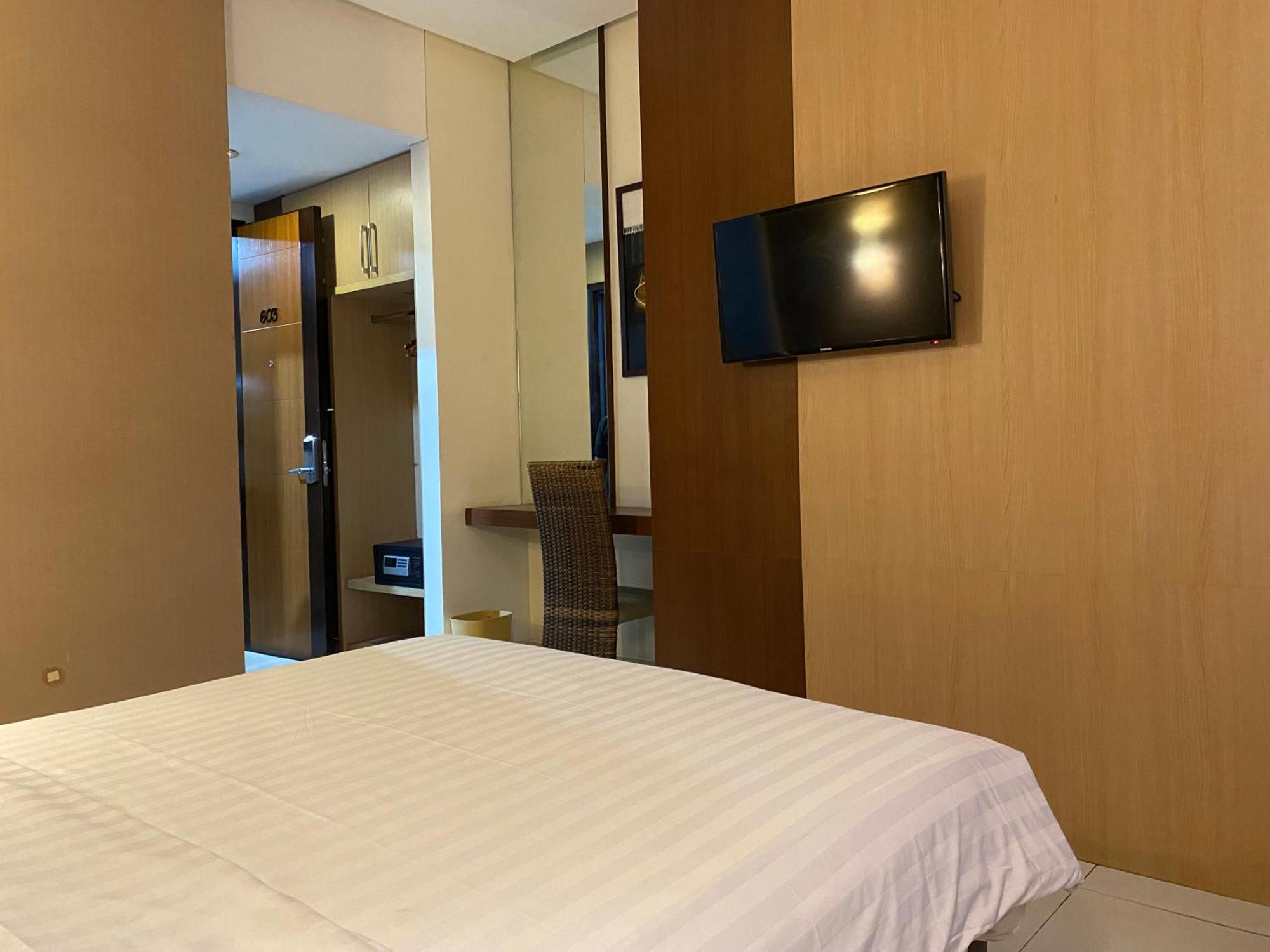 Lynt Hotel Jakarta Exterior photo