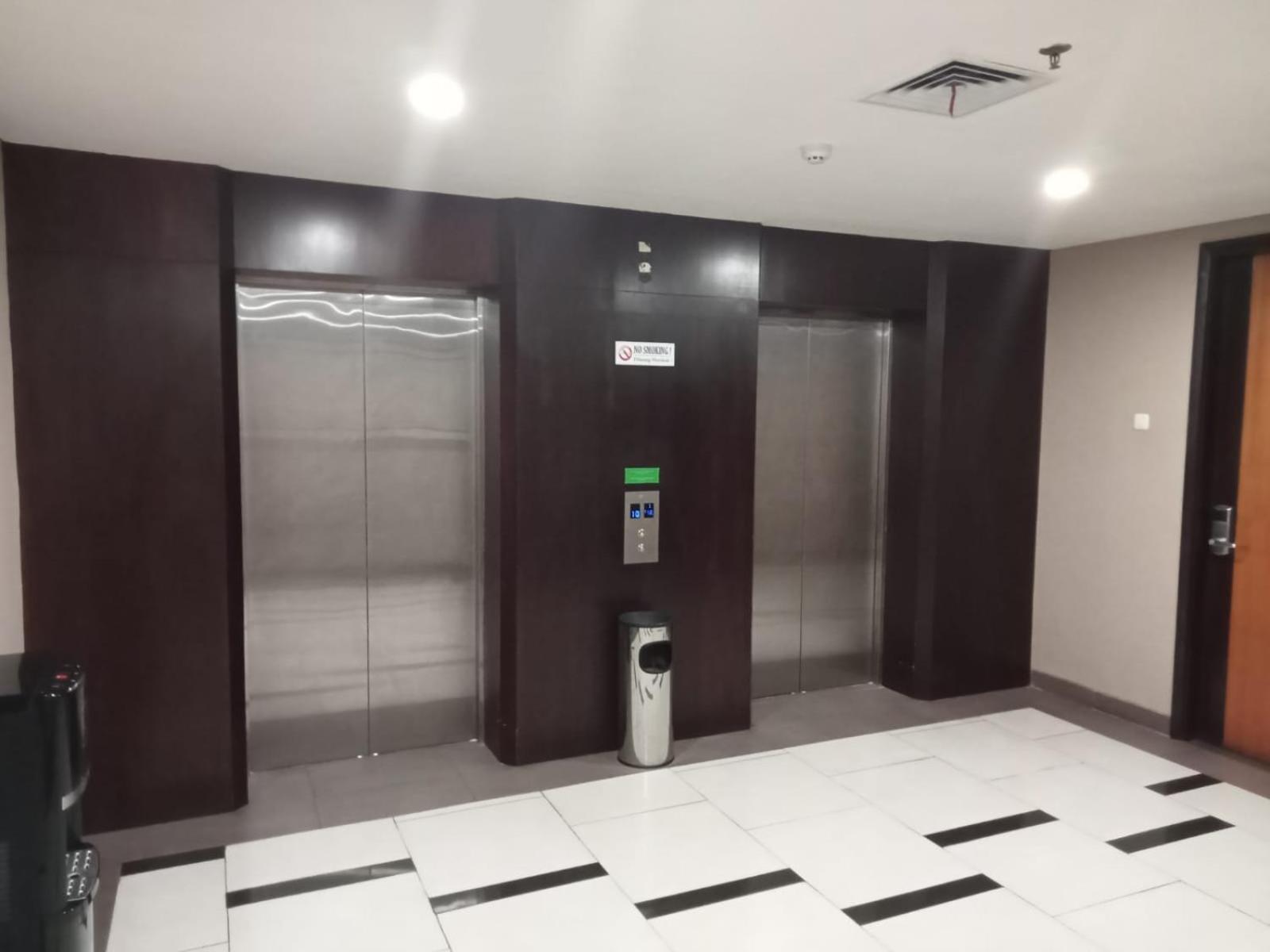 Lynt Hotel Jakarta Exterior photo