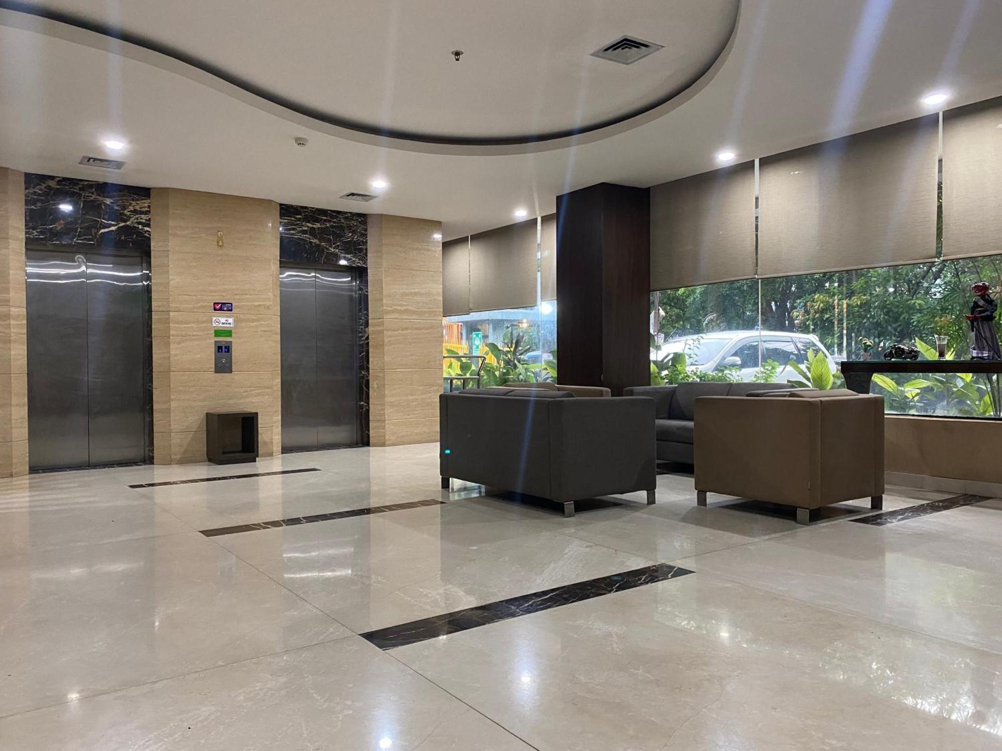 Lynt Hotel Jakarta Exterior photo