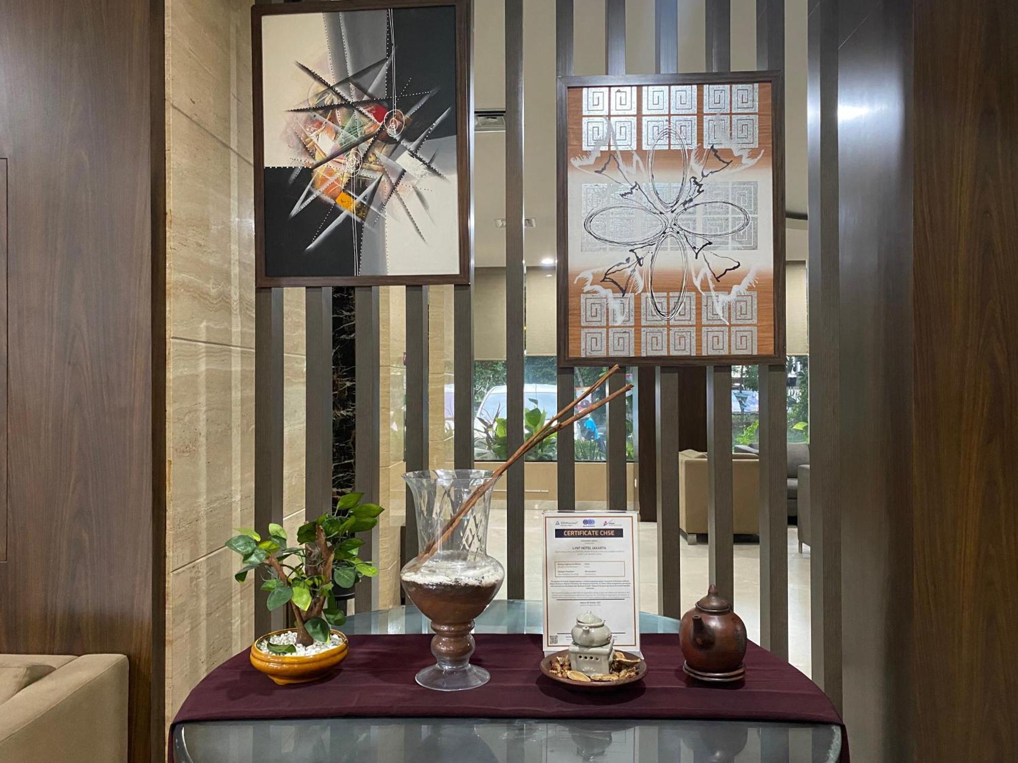 Lynt Hotel Jakarta Exterior photo