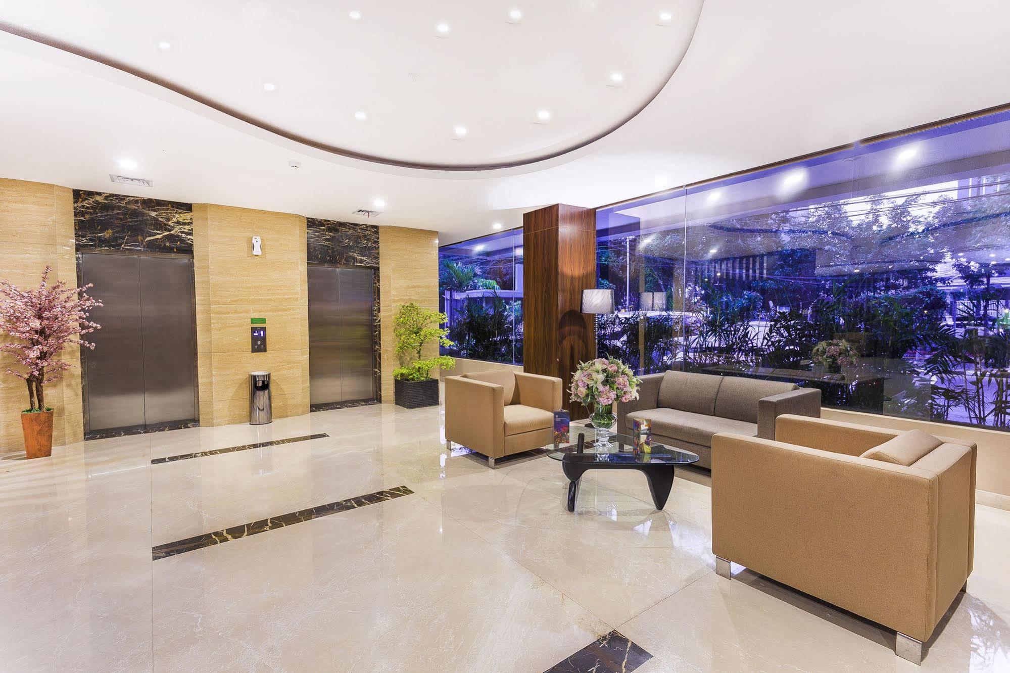 Lynt Hotel Jakarta Exterior photo