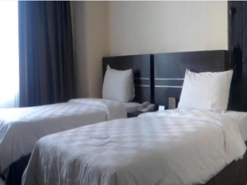 Lynt Hotel Jakarta Exterior photo