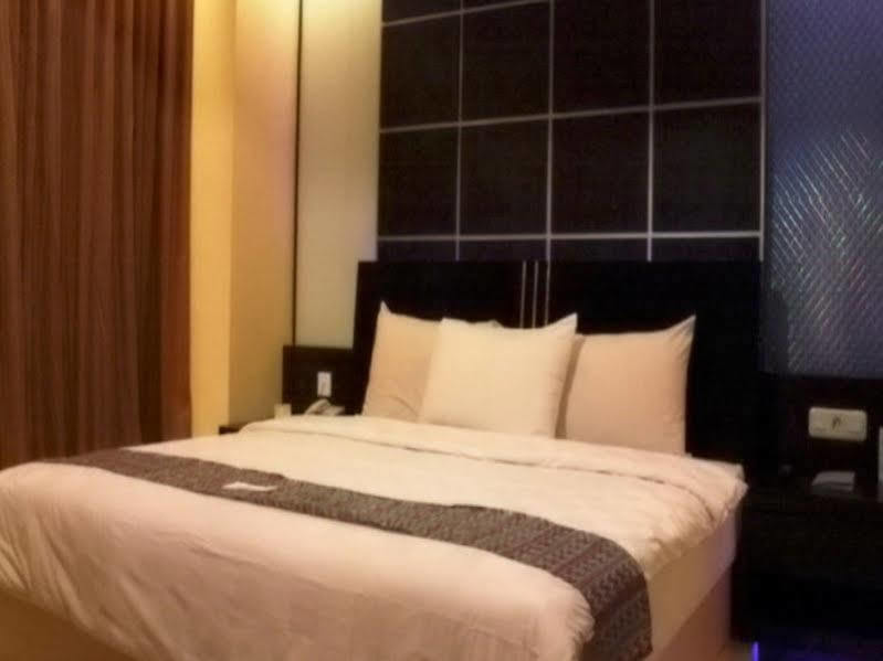 Lynt Hotel Jakarta Exterior photo