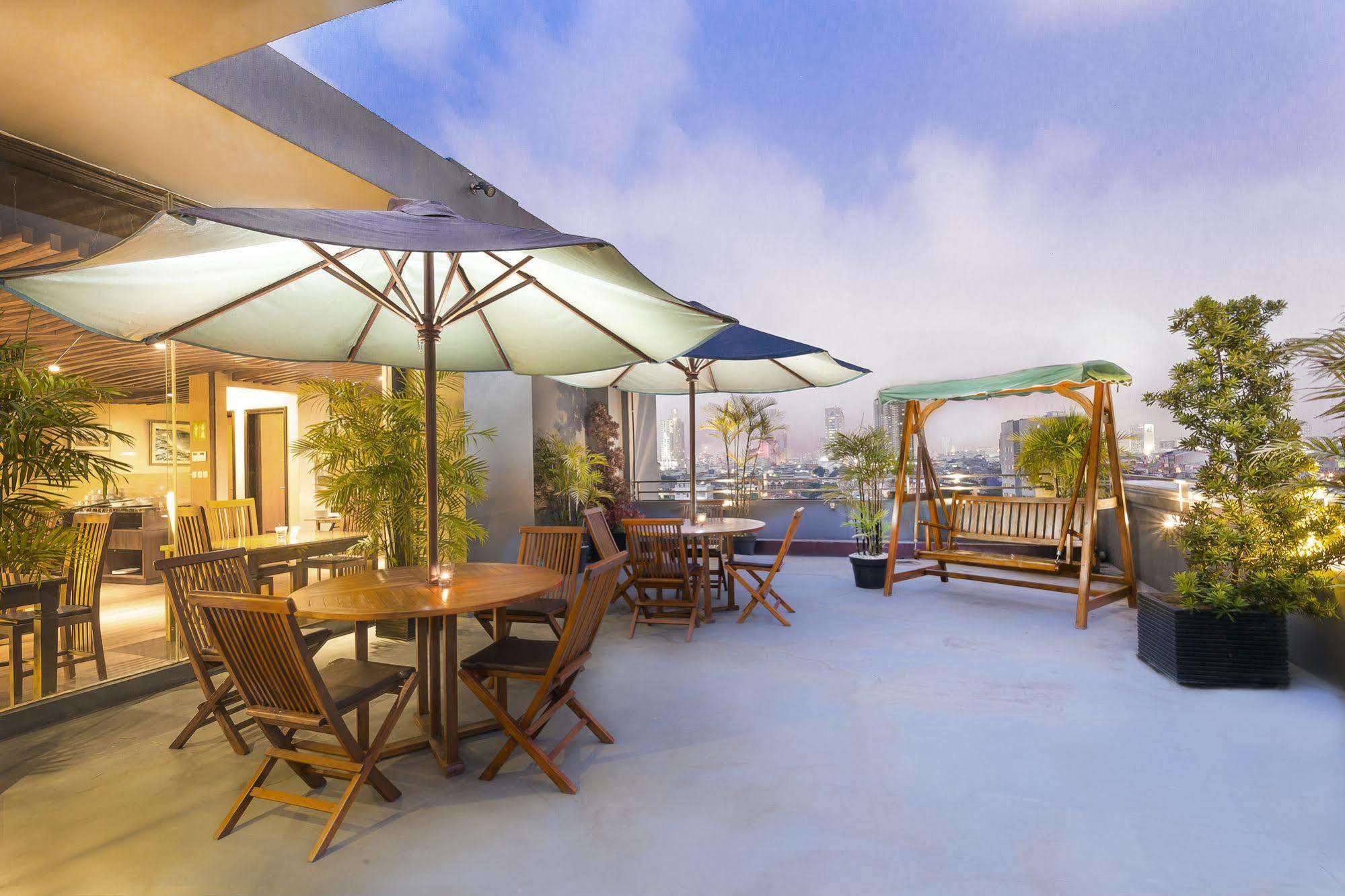 Lynt Hotel Jakarta Exterior photo