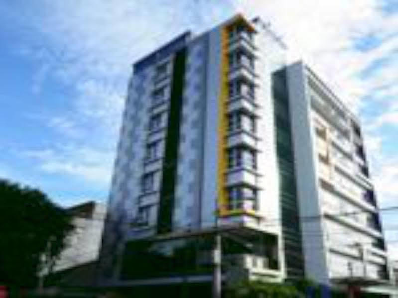 Lynt Hotel Jakarta Exterior photo