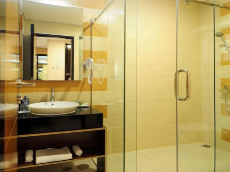 Lynt Hotel Jakarta Exterior photo